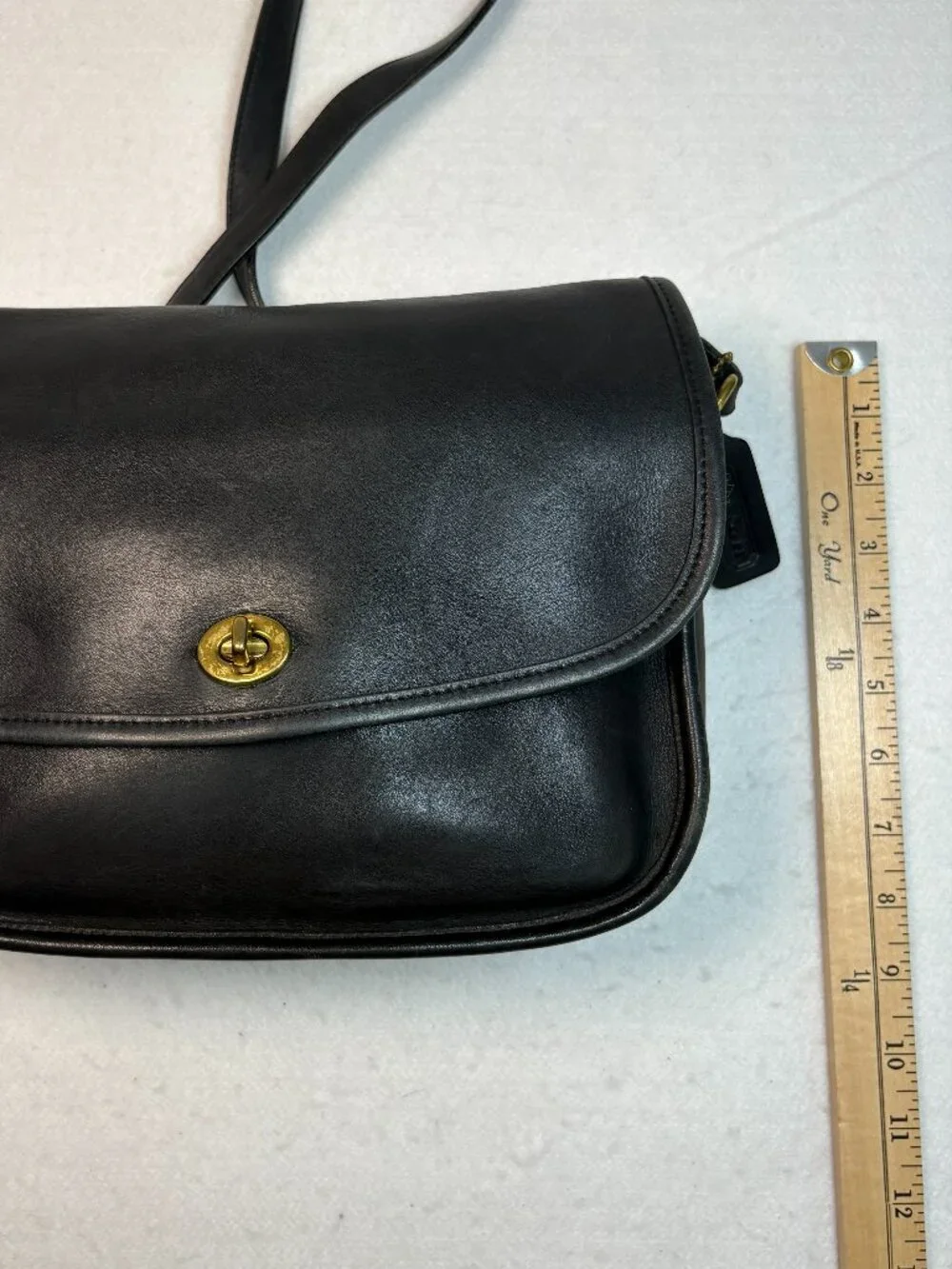 Vintage Coach Black Leather City Bag 9790 Crossbody Turnlock Messenger Classic